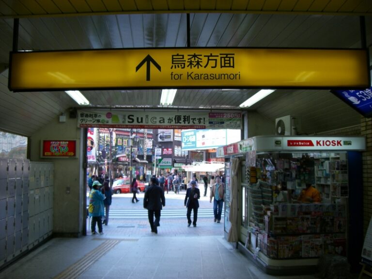 新橋駅（JR・烏森口）からキンナリー タイマッサージ＆スパまでの徒歩ルート案内